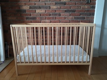 Łóżeczko dziecięce drewniane-bukowe z materacem 