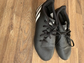 Buty chłopięce do piłki nożnej
