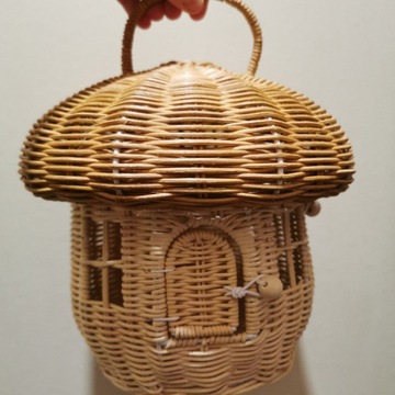 Koszyk pleciony rattanowy grzybek domek dekoracja