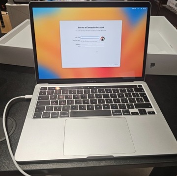 Macbook 13 pro i5 16gb 512gb model A2251