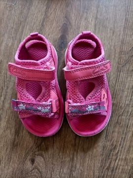Sandałki dla dziewczynki 