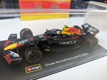 Model 1:43 Bburago 2022 Sergio Perez z kaskiem