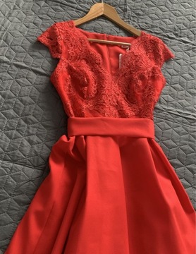 Nowa czerwona sukienka 
