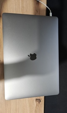  Macbooka pro 16