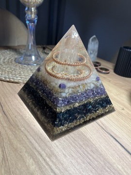 Orgonit Piramida 15x15 cm odpromiennik