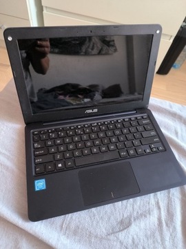Laptop Asus E 202 S