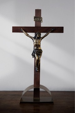 Duży Krzyż do adoracji z podstawką Krzyż na ścianę