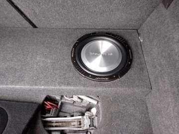 Subwoofer+Wzmacniacz GOLF IV Alpine Soundstream !