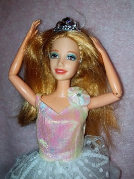 2006 Barbie 12 Dancing Princesses Delia Mattel