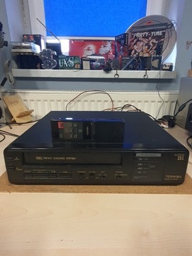 Odtwarzacz kaset VHS Toshiba B1 + pilot 