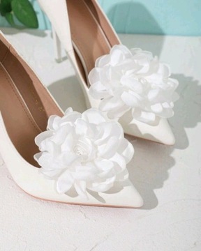 Białe kwiaty klipsy do butów damskich czółenka szpilki ślub 