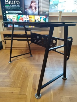 Używane małe biurko ze szklanym blatem 105x55