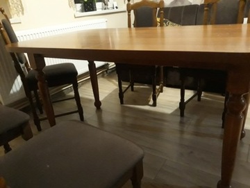 Stół i sześć krzeseł 