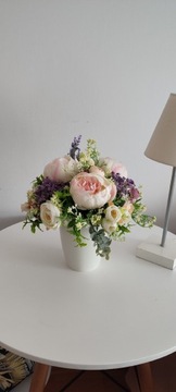 Kompozycja z kwiatów sztucznych pastelowa