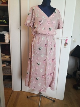 Różowa sukienka w kwiaty z paskiem  XL. 