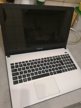 Laptop Asus kolor bialy