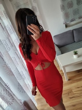 Czerwona prążkowana sukienka na długi rękaw r. S
