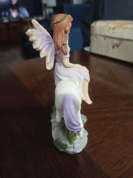 Figurka jednorożca z aniołem