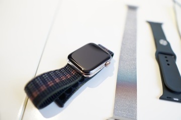 Apple Watch 4 cellular, koperta 44mm, bateria 100%