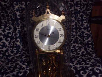 Zegar pod szkłem roczniak