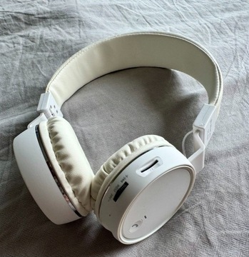 Piękne słuchawki bezprzewodowe nauszne Voice Kraft