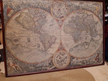 12a. Historyczna mapa świata w ramie.  