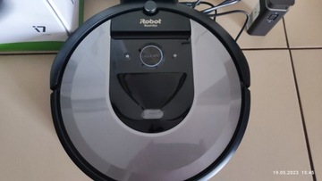 IRobot Roomba7 ze stacją i kostką 