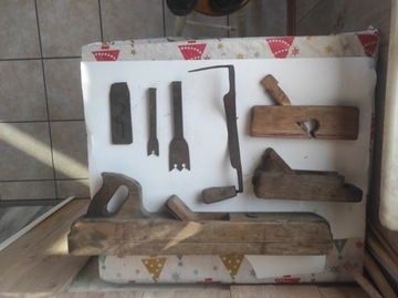 Dawne narzędzia stolarsko ciesielskie
