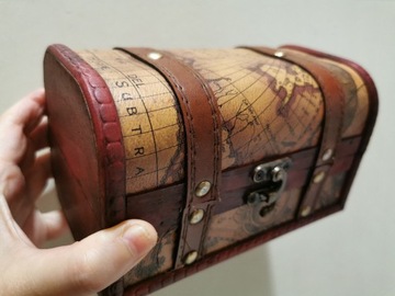 Mały kuferek pudełko szkatułka Stara Mapa Świata