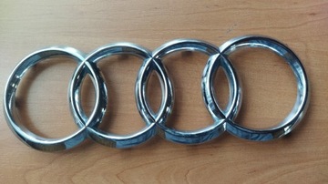 Logo Audi Q3 przód. Emblemat. Zdemontowany.