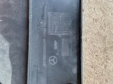 Podkładka pod tablice rejestracyjna Mercedes Cla