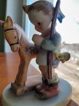  Chłopiec z konikiem Hummel figurka wiekowa