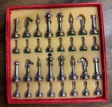 Szachy Komplet figur i pionków szachowych z metalu