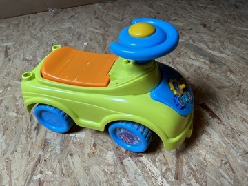 Samochodzik jeździk dla dziecka
