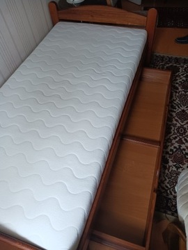 solidne łóżko z super materacem i szufladą