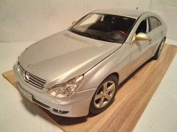 MERCEDES-BENZ CLS, 1:18, srebrny, 6 openable