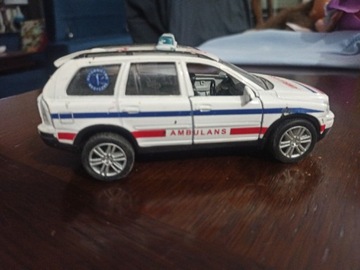 Model Volvo XC90 ambulance