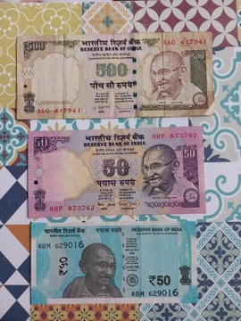 Zestaw banknotow z Indii 50,50,500 rupees