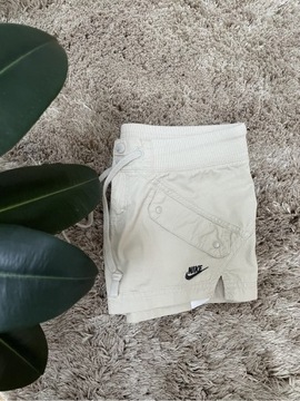 Krótkie spodenki Nike beżowy szorty xs 34