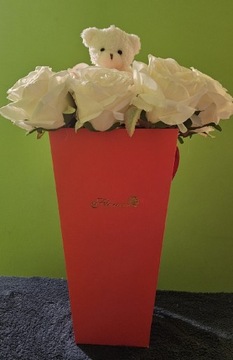Bukiet wieczne róże z misiem