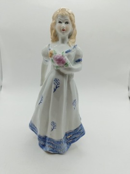 Figurka dziewczyna blondyna w długiej sukni z kwiatami