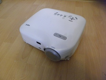 NEC VT47 -- projektor