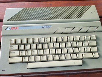 Stary komputer Atari 65 xe