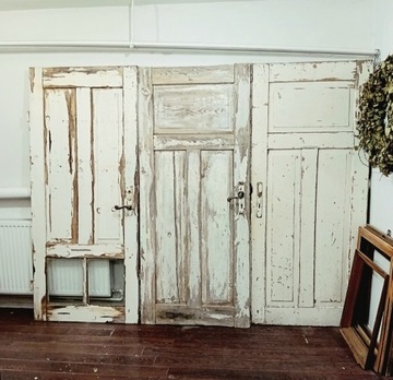 Stare drzwi- cena za trzy sztuki .