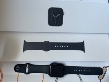 Apple Watch SE 40mm Space Gray Black Sport GPS
