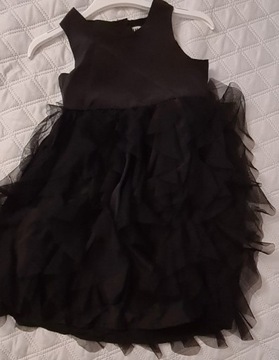 Prześliczna czarna sukienka w rozmiarze 110