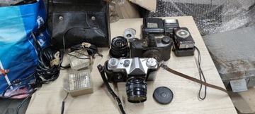 Zestaw  starych aparatów fotograficznych 