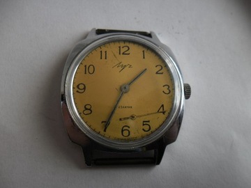 zegarek radziecki łucz z luźna wskazówką sekundową