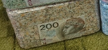 Brykiet z banknotów zniszczonych 200zł NBP i PWPW