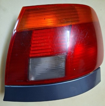 Lampa Audi a4b5 sedan tylna prawa 